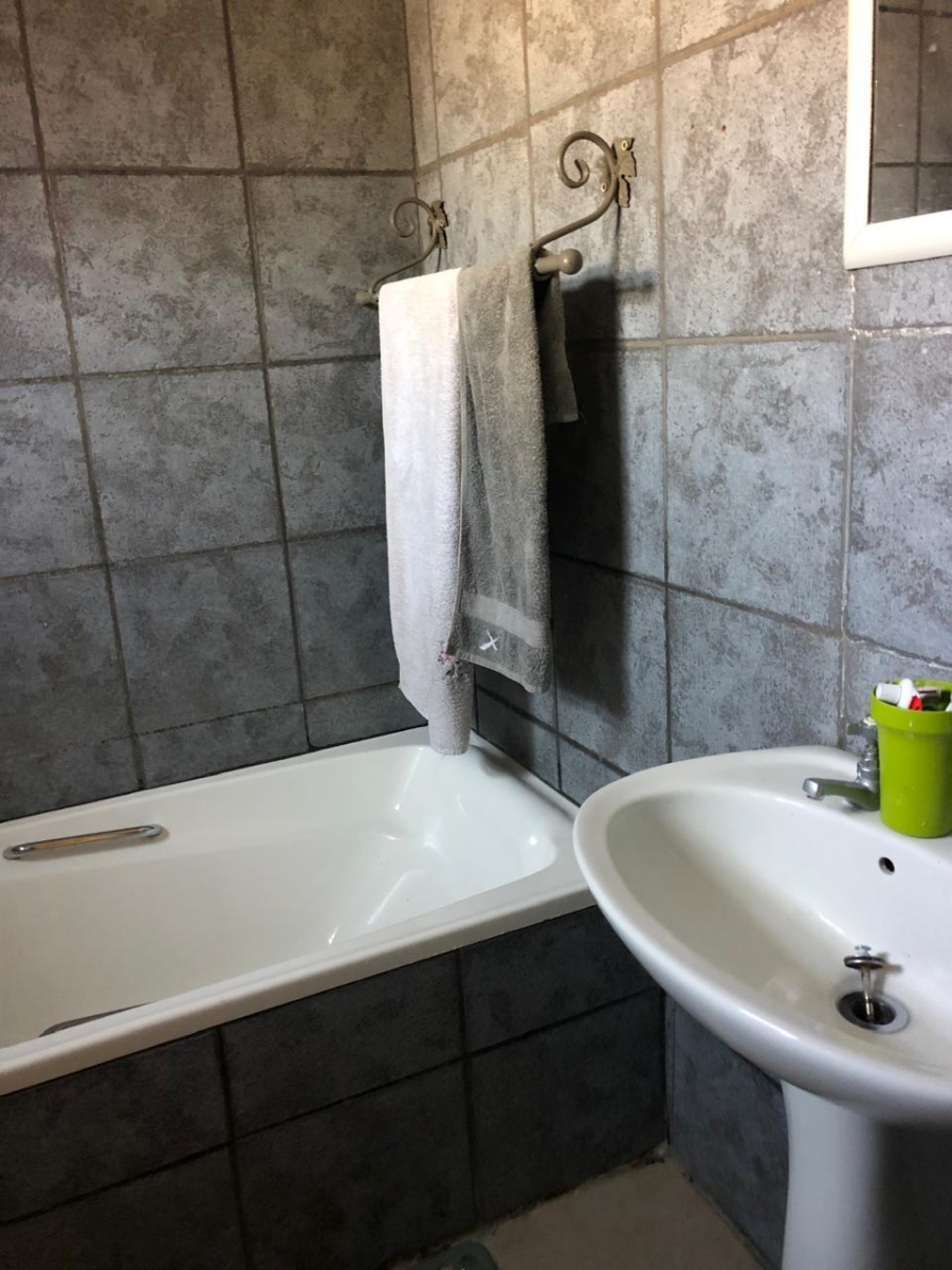 1 Bedroom Property for Sale in Brandwag Free State